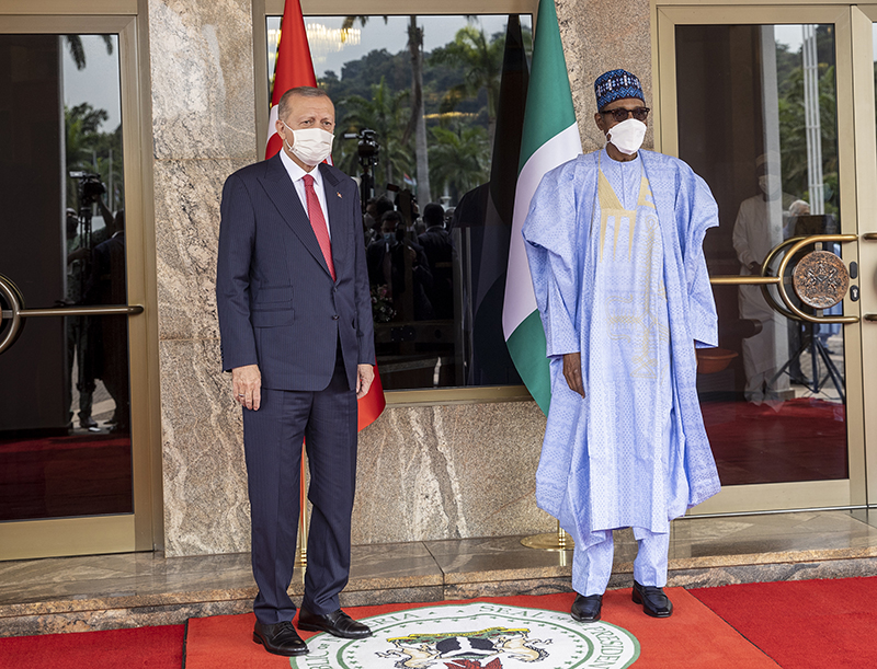Son dakika: Başkan Erdoğan Nijeryada! Abuja’da resmi törenle karşılandı