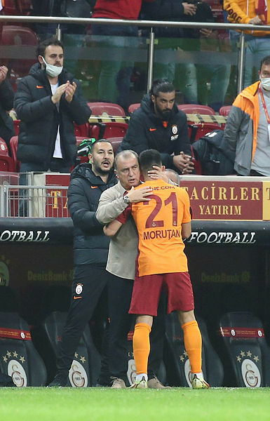 Galatasaray Teknik Direktörü Fatih Terimden flaş Morutan sözleri: Çok iyi bir sol ayağı var