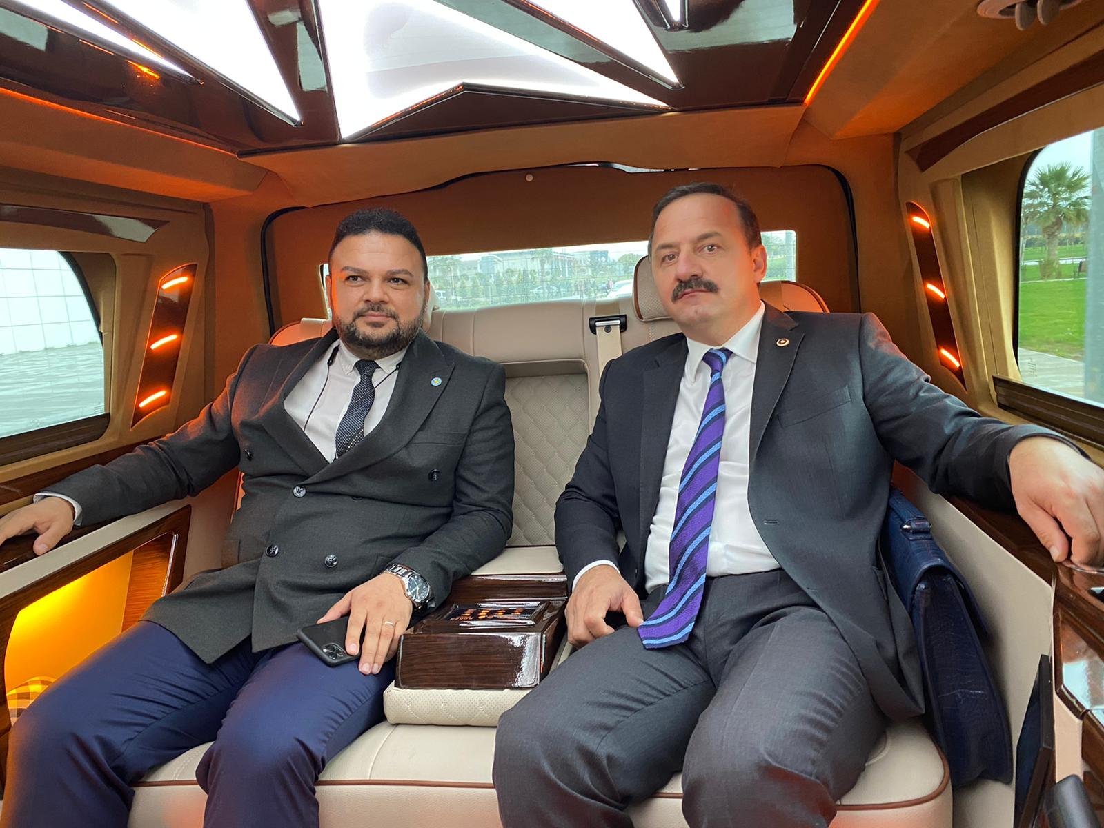 Gariban siyasetiyle algı oluşturan İYİ Partinin lüks sevdası: VIP araçla esnaf ziyareti