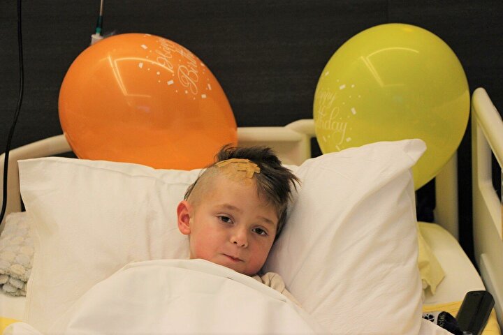 Koronavirüs sonrası sürekli uyuyordu: 4 yaşındaki çocuk Türkiyede uyandı