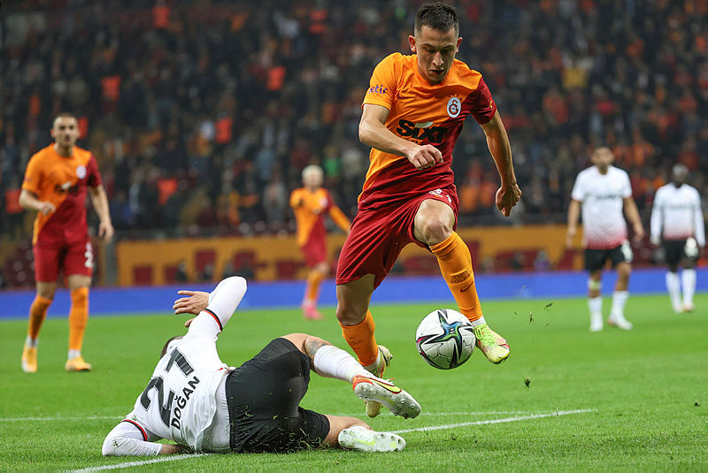 Galatasarayda Morutan sevinci! Devlerin ilgisini çekti