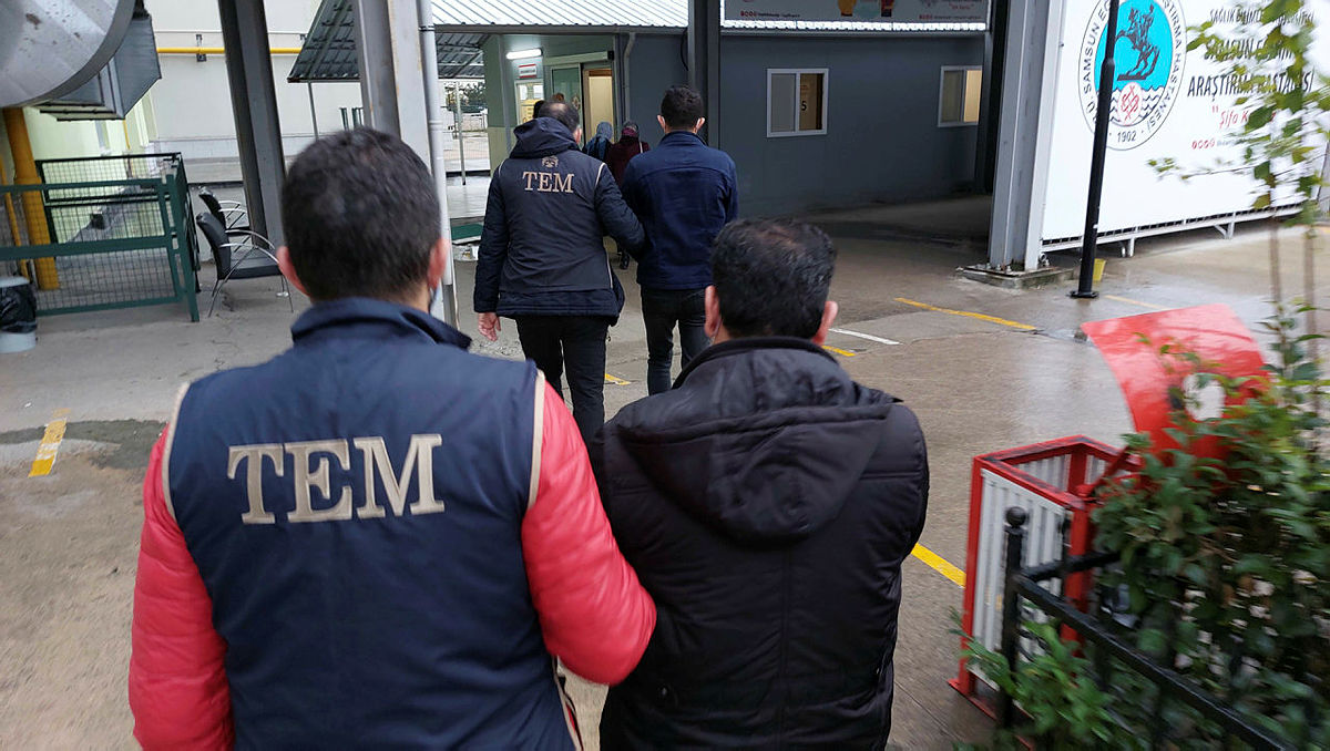 İstanbulda DEAŞ ve HTŞ terör örgütlerine operasyon: 17 şüpheli yakalandı İstanbulda DEAŞ ve HTŞ terör örgütlerine operasyon: 17 şüpheli yakalandı
