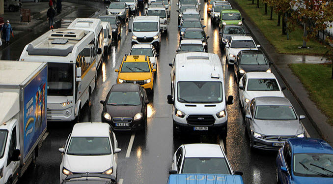 İstanbulda trafik çilesi! Vatandaşlar eziyet çekiyor