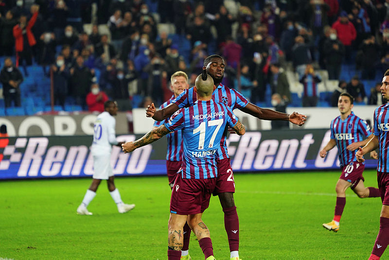 Beşiktaş ve Trabzonspor dev derbide 3 puan peşinde