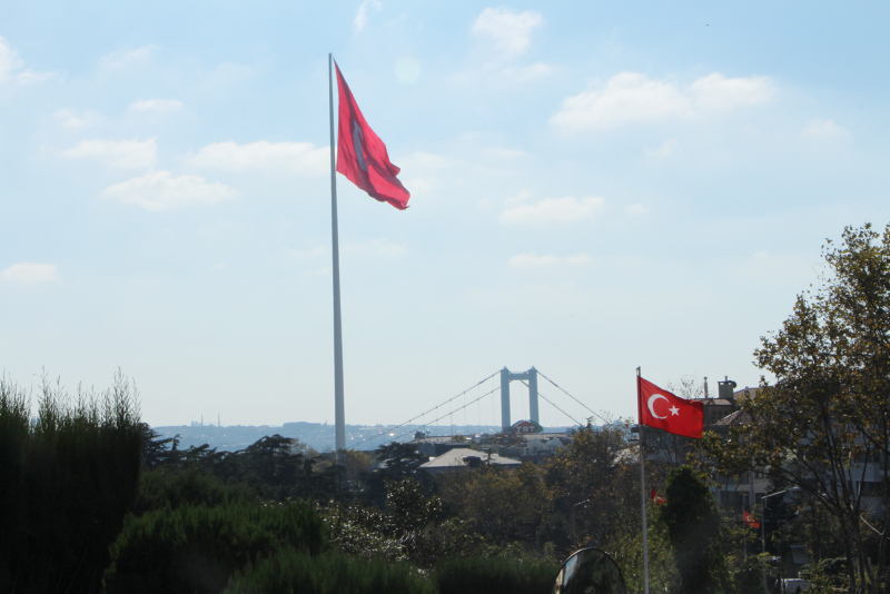 Edirnekapı Şehitliği ve Ulusta Türkiyenin en yüksek direklerine Türk bayrağı çekildi
