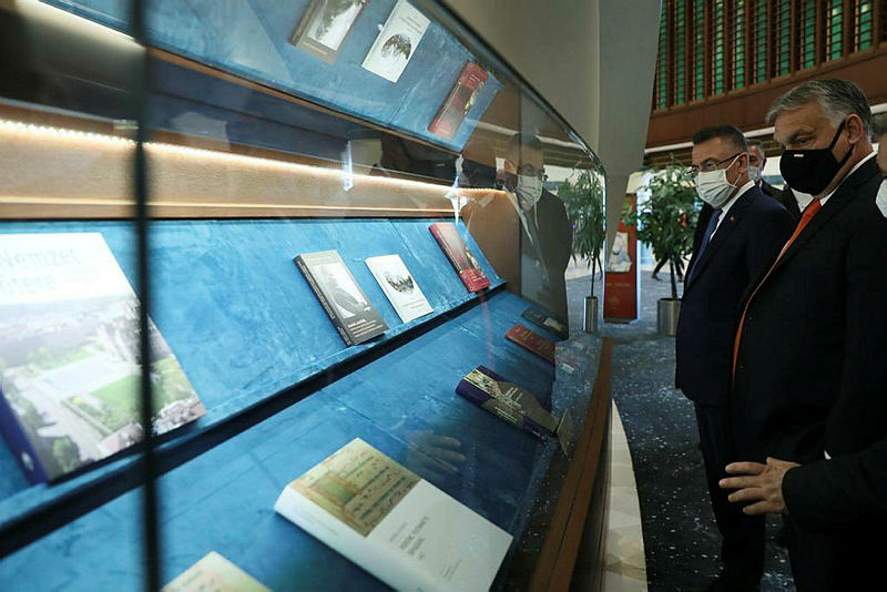 Macaristan Başbakanı Viktor Orban Millet Kütüphanesini ziyaret etti