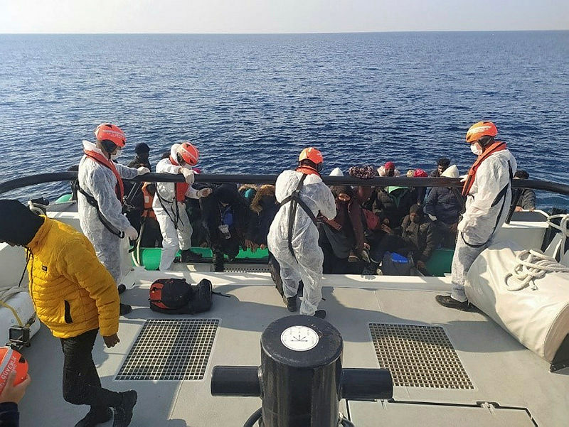 Son dakika: Yunanistanın ölüme ittiği 33 göçmen kurtarıldı