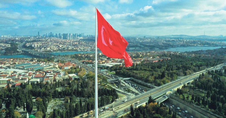 Ay yıldız İstanbulda 2 dev direkte dalgalanacak! En büyük bayrak gönderde