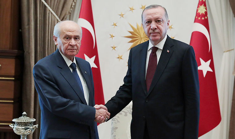 MHP lideri Devlet Bahçeliden Başkan Erdoğana tebrik telefonu