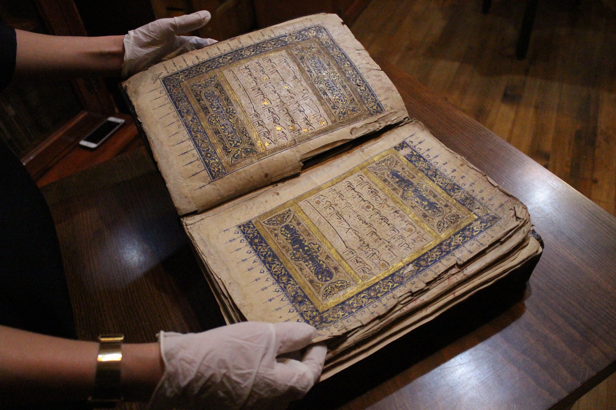 Bağışlanan tarihi 600 yıllık el yazması Kur’an-ı Kerim koruma altında