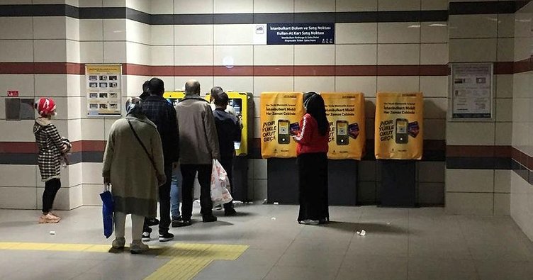 İstanbullular toplu taşımaya binecek kart bulamıyor! Kartı olanlarsa para yükleyemiyor! İstanbulkart makineleri hala bozuk