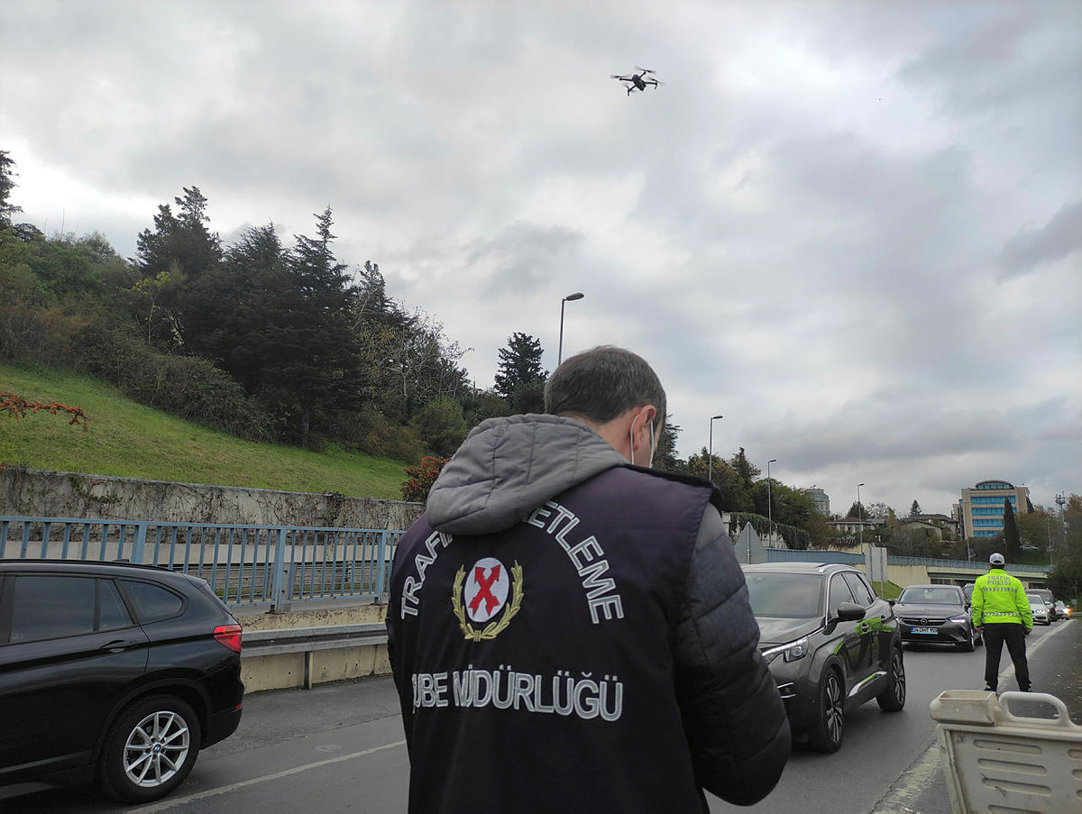 İstanbulda Yeditepe Huzur Uygulaması: Çok sayıda araç ve şahıs arandı