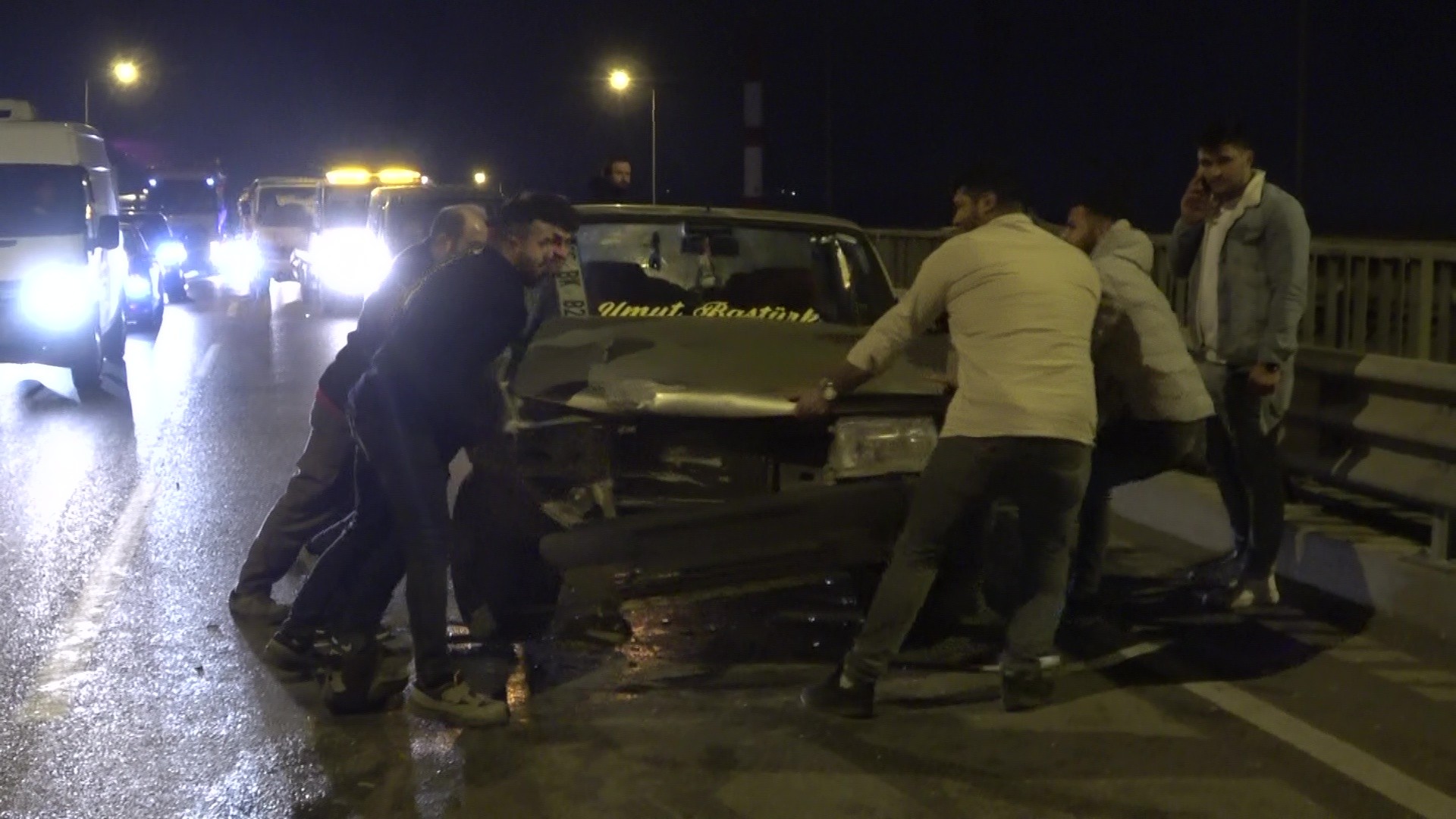 SONDAKİKA | Zincirleme trafik kazası! 14 araç birbirine girdi