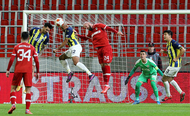 Derbi öncesi Fenerbahçede Berke Özer korkuttu