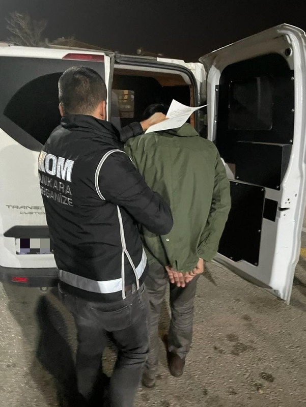 İstanbulda FETÖ operasyonu! Eski emniyet müdürü yakalandı
