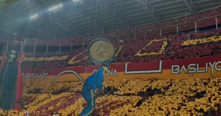 Galatasaray taraftarından Fenerbahçeye Squid Gameli koreografi: Hazırsanız oyuna başlıyoruz