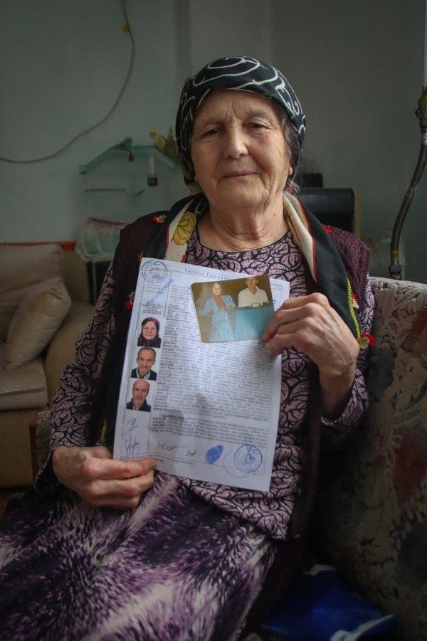 1637558235958.jpeg Gülyüz Duran 17 yıldır ortada yok! Hem annesi hem kızı onu arıyor - 1
