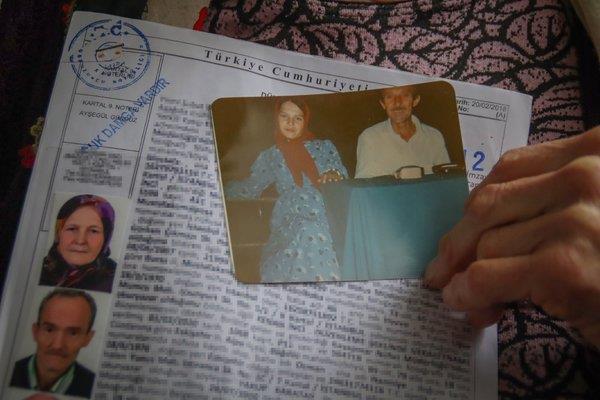 1637558239517.jpeg Gülyüz Duran 17 yıldır ortada yok! Hem annesi hem kızı onu arıyor - 3