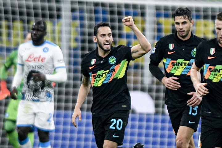 Napolinin serisine Hakan Çalhanoğlunun takımı Inter dur dedi