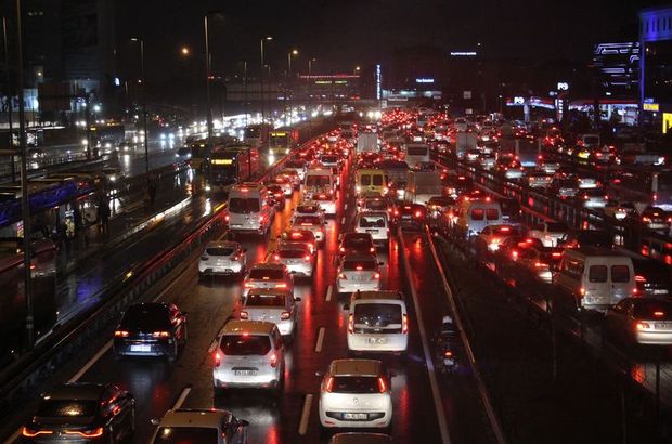 Son dakika: İstanbulda trafik durma noktasına geldi | İşte alternatif güzergahlar ve yol durumu