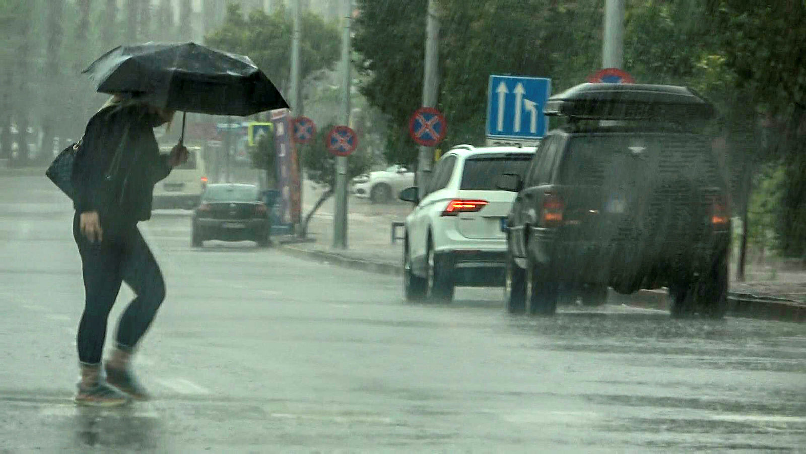 Meteoroloji turuncu kod ile uyarmıştı! Antalyada metrekareye 221 kilogram yağış