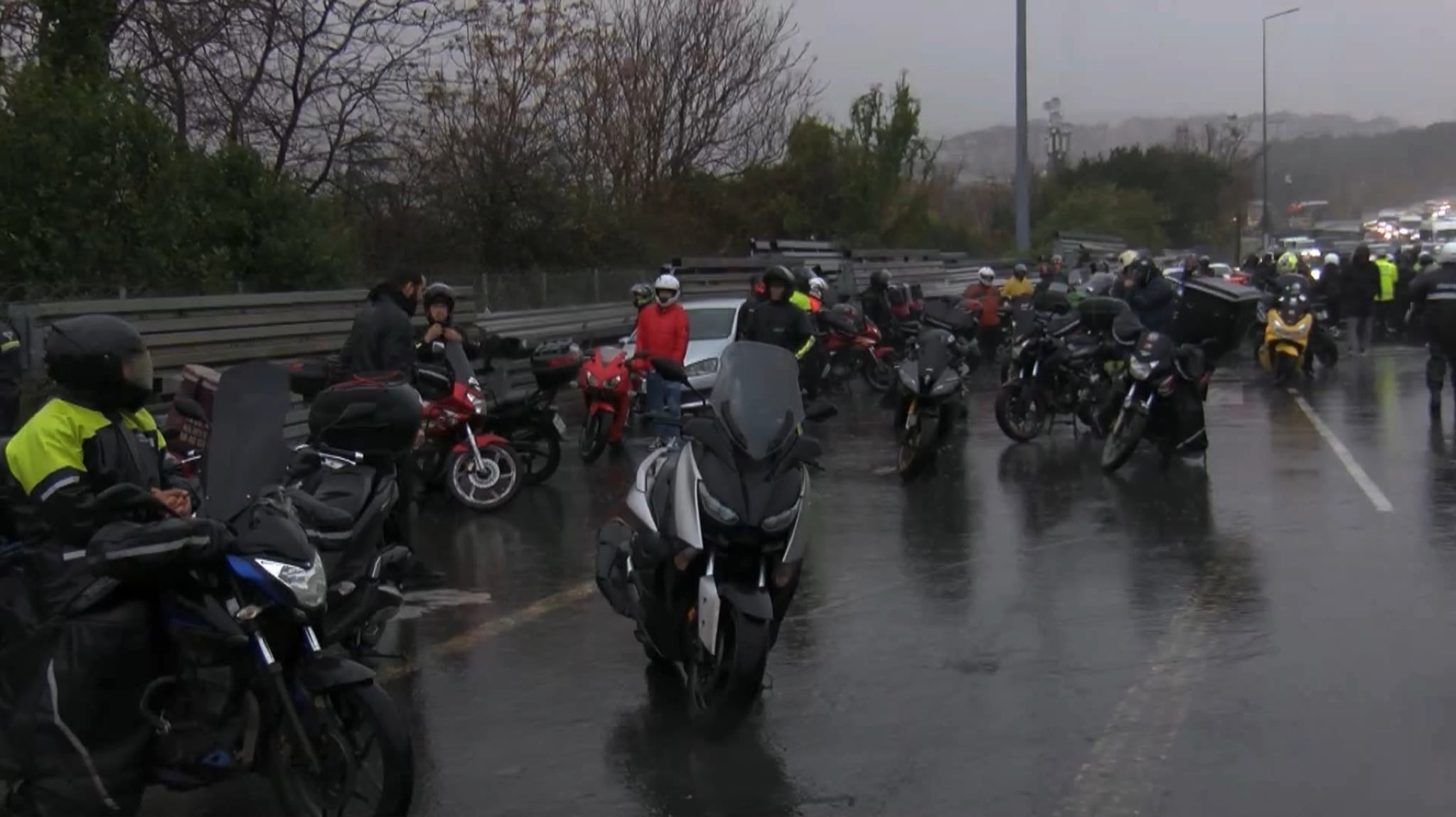 Son dakika: İstanbulda  lodos nedeniyle motosiklet-scooter yasağı