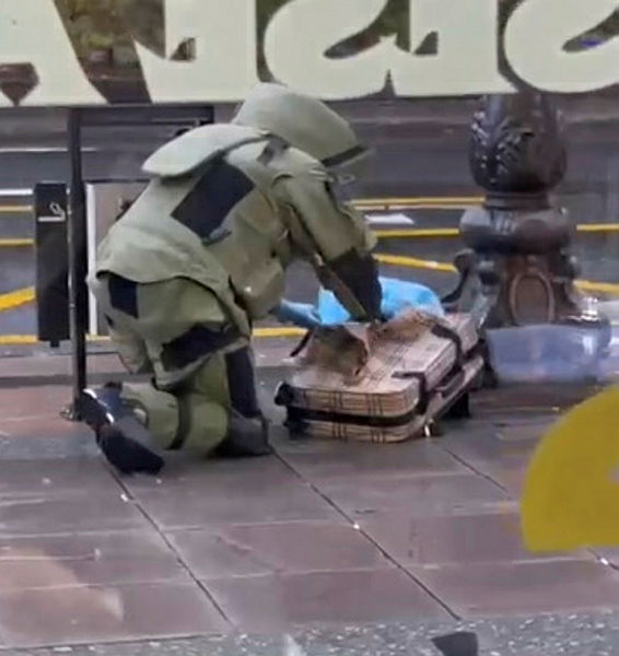 Ankara bomba alarmı! Kızılayda şüpheli valiz fünyeyle patlatıldı