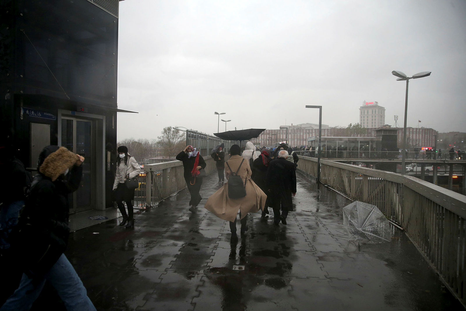 Saatlik İstanbul hava durumu 30 Kasım: Lodos ne zaman bitecek? İstanbulda bu akşam fırtına var mı? Saatlik İstanbul hava durumu 30 Kasım: Lodos ne zaman bitecek? İstanbulda bu akşam fırtına var mı?