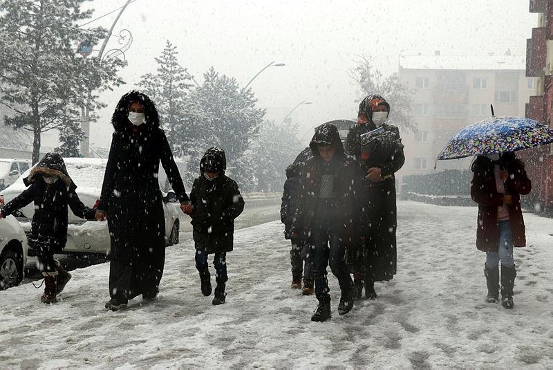 Kar İstanbulun kapısına dayandı! Ankaraya mevsimin ilk karı yağdı | Meteorolojiden son dakika hava durumu uyarısı!