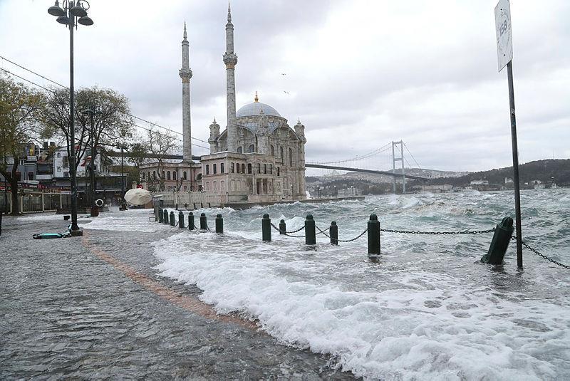 İstanbul için sarı kodlu lodos uyarısı! Hafta sonu hava nasıl olacak? Plan yapanlar dikkat | Meteorolojiden 5 günlük hava tahmini