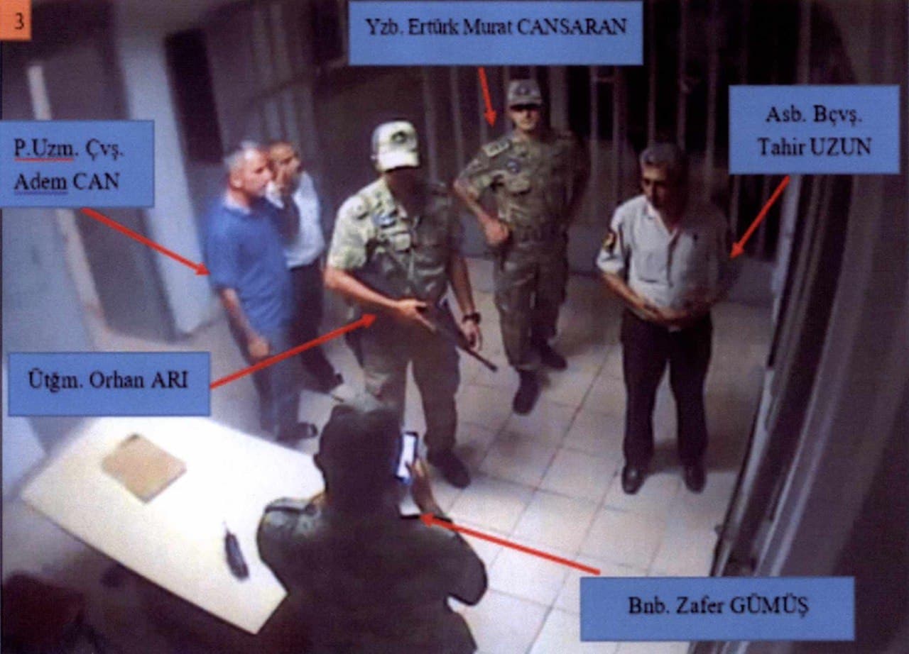 Son dakika: Tümamiral Mesut Özelin alıkonulmasına ilişkin davada eski yüzbaşı Ertürk Murat Cansarana müebbet hapis