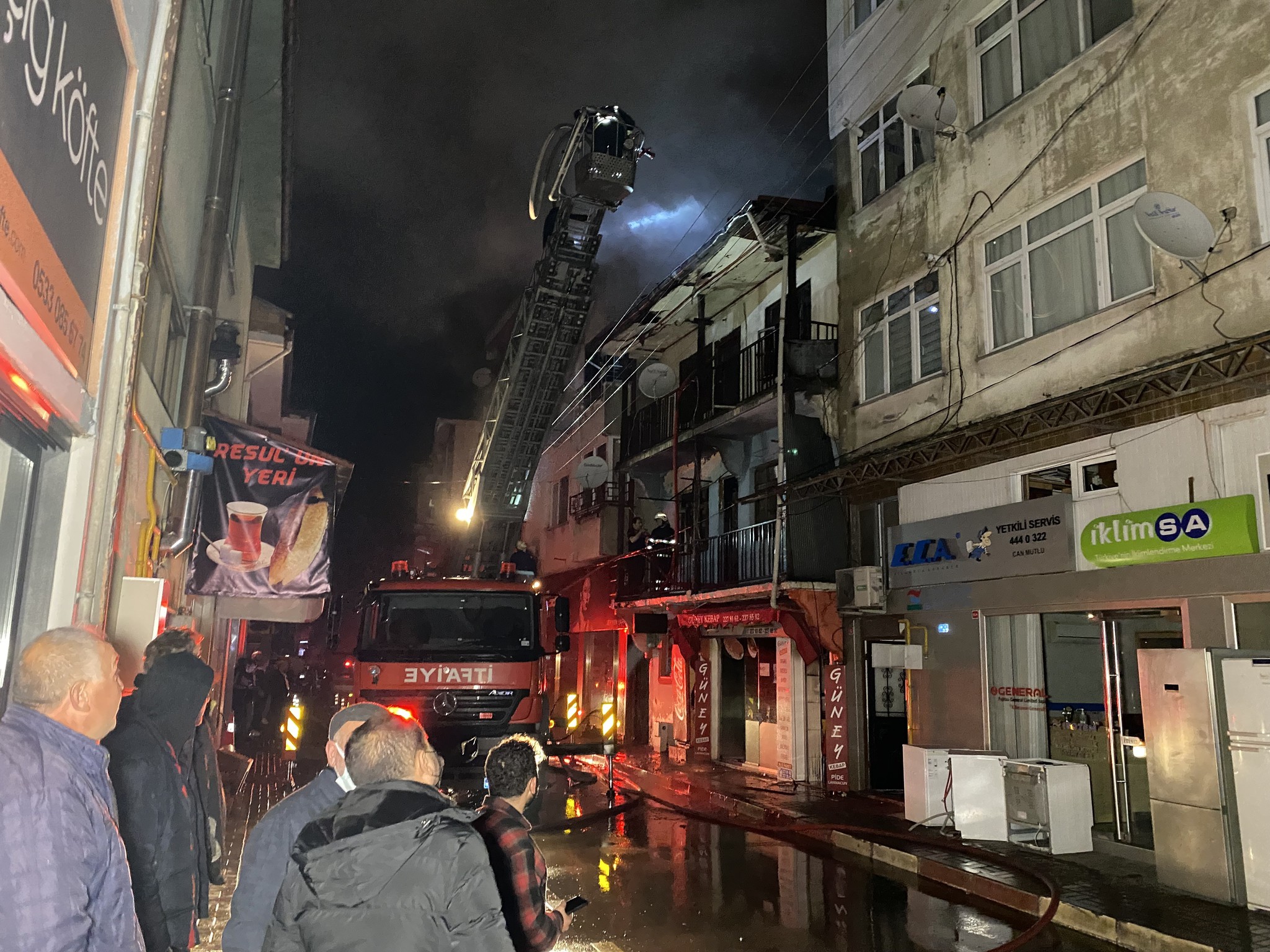 Bartın 3 katlı binada yangın telaşı