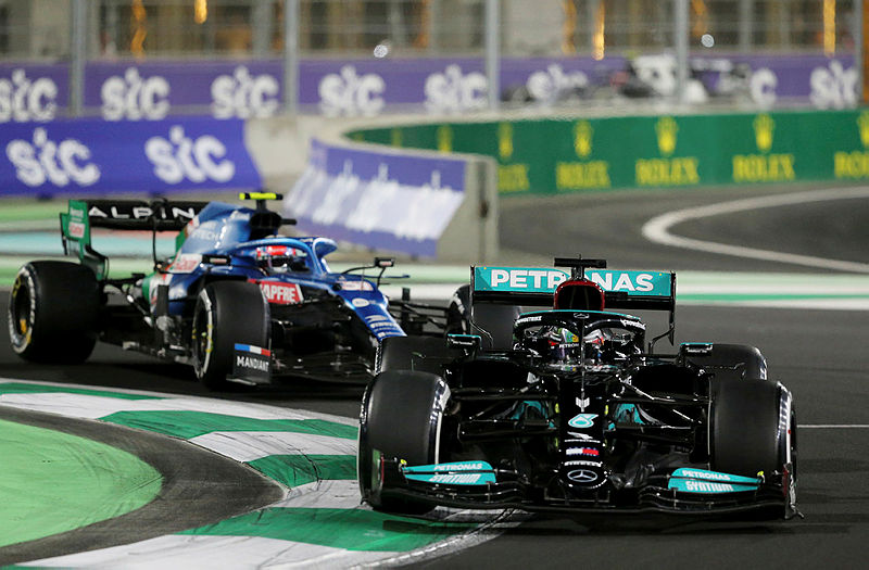 F1 Suudi Arabistan Grand Prixsini Hamilton kazandı! Sezonun bitimine bir yarış kala...