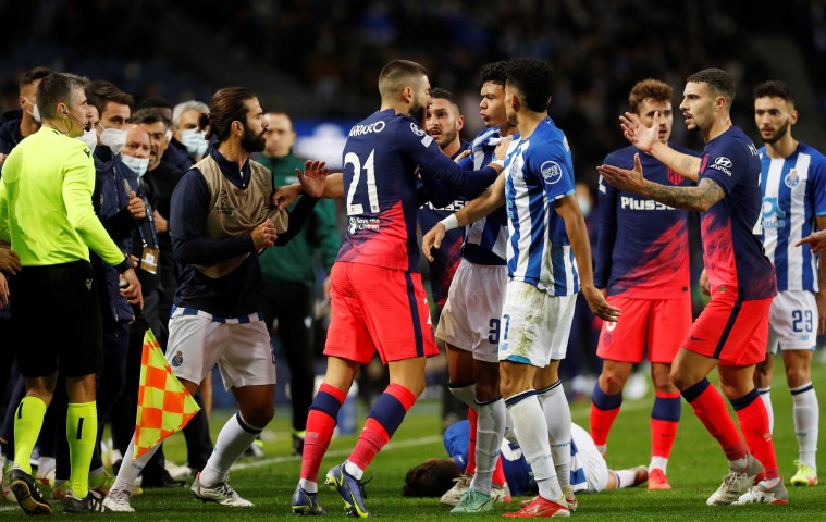 8 dakikada 3 kırmızı kart! Şampiyonlar Liginde olaylı maç: Porto - Atletico Madrid
