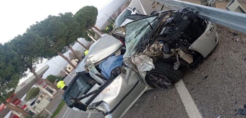 Anne ve bebeğini ayıran korkunç kaza! | Otomobil TIRa arkadan çarptı