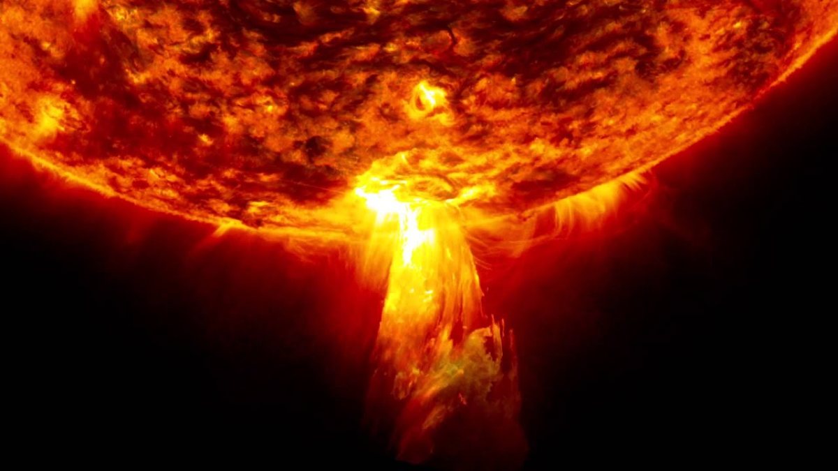 NASA görüntüleri paylaştı! Güneşte dehşet saçan patlamalar