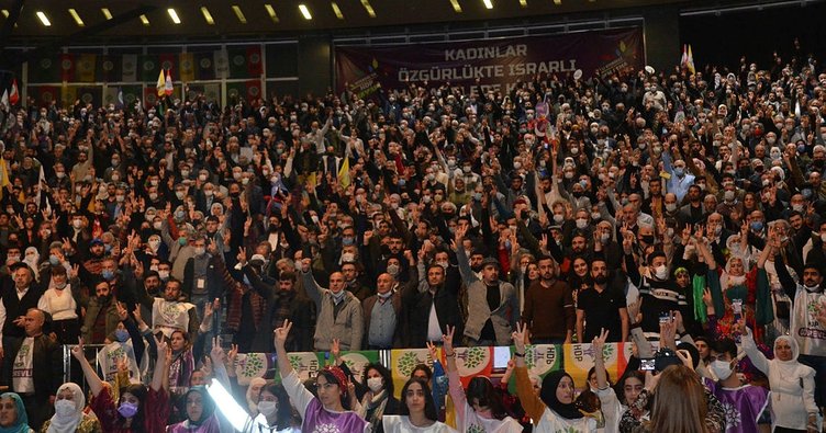 CHP ve İYİ Partinin dostları sözde PKK marşı okudu! HDPnin İstanbul Kongresinde büyük skandal