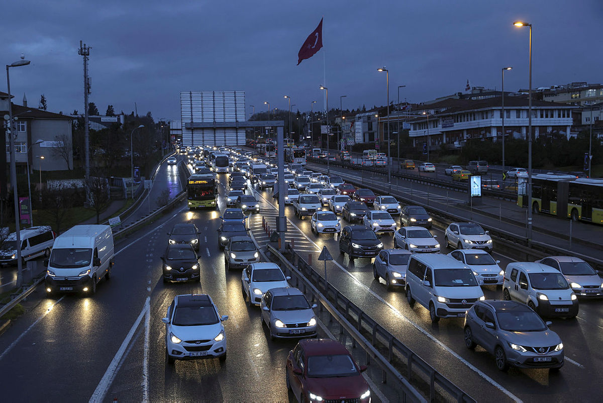 İstanbulda trafik kilit! İstanbul trafiğinde son durum ne? İstanbul yol haritası CANLI