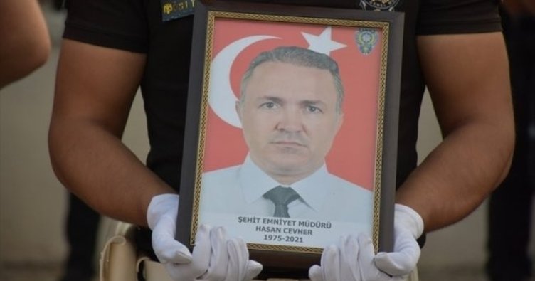 Şehit Hakkari Emniyet Müdür Yardımcısı Hasan Cevherin katille diyaloğunu anlattı: Babacan tavır ve nasihatlerle uyardı Şehit Hakkari Emniyet Müdür Yardımcısı Hasan Cevherin katille diyaloğunu anlattı: Babacan tavır ve nasihatlerle uyardı
