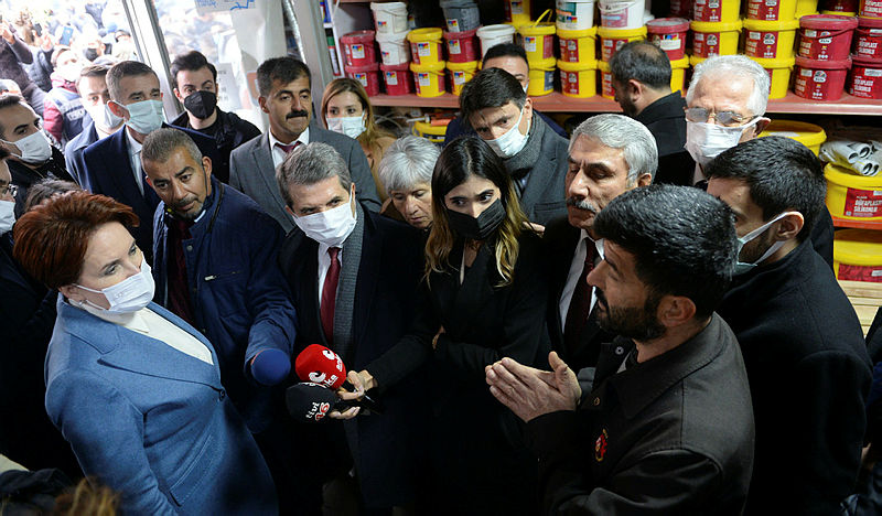 SON DAKİKA! Vatandaştan Meral Akşeneri kaçıran HDP sorusu