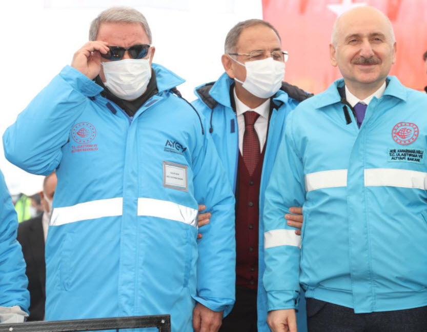 Ulaştırma ve Altyapı Bakanı Adil Karaismailoğlu ile Milli Savunma Bakanı Hulusi Akar tramvay hattı ilk ray kaynak törenine katıldı