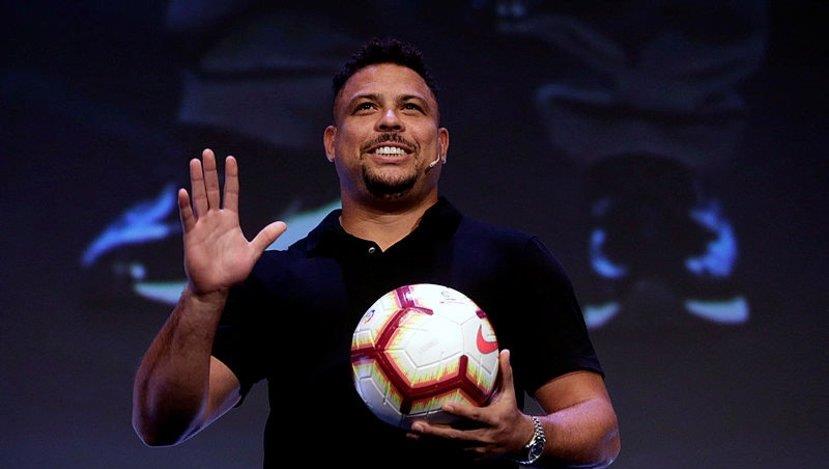 Brezilyalı Ronaldo, Cruzeiroyu satın aldı