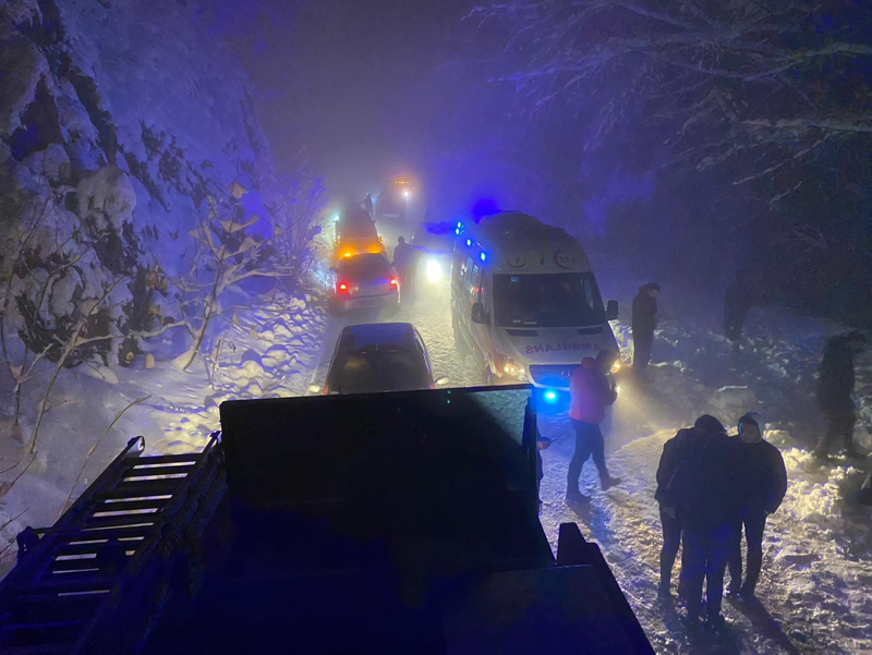 Bursada feci kaza: 200 metre uçuruma yuvarlandılar!