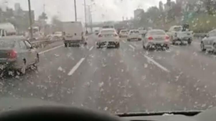 İstanbulda beklenen kar yağışı başladı! Meteorolojiden peş peşe uyarı geldi