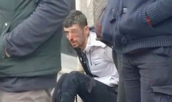 Zeytinburnu’nda suçüstü yakalanan hırsızlara meydan dayağı: O anlar kamerada