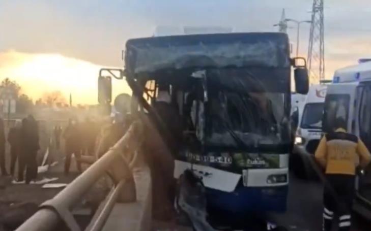 Son dakika: Ankara Sincanda halk otobüsü kaza yaptı! Yaralılar var