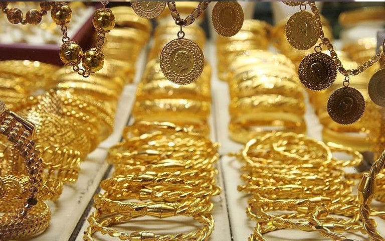700 lirayı geçen gram altın ne kadar oldu? Çeyrek altın 1000 liranın altına geriledi mi? Kapalıçarşıda son durumu ne? CANLI
