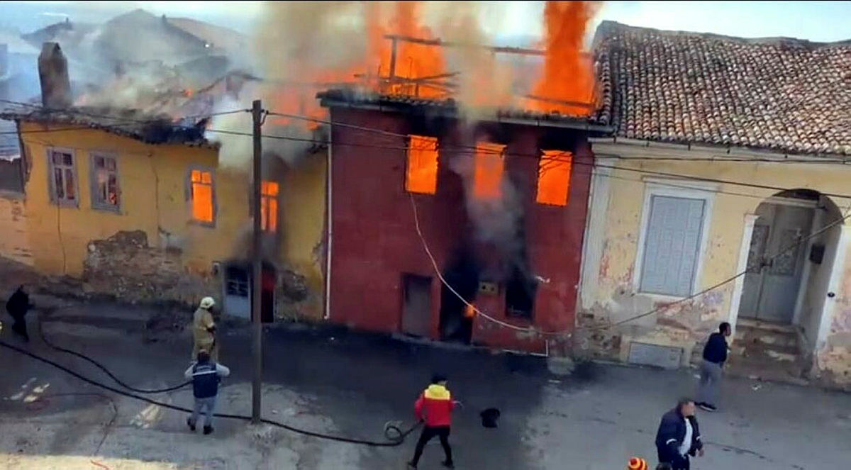 Son dakika: İzmirde 3 çocuğun can verdiği yangın faciasında kahreden detay: Birbirlerine sarılmışlar