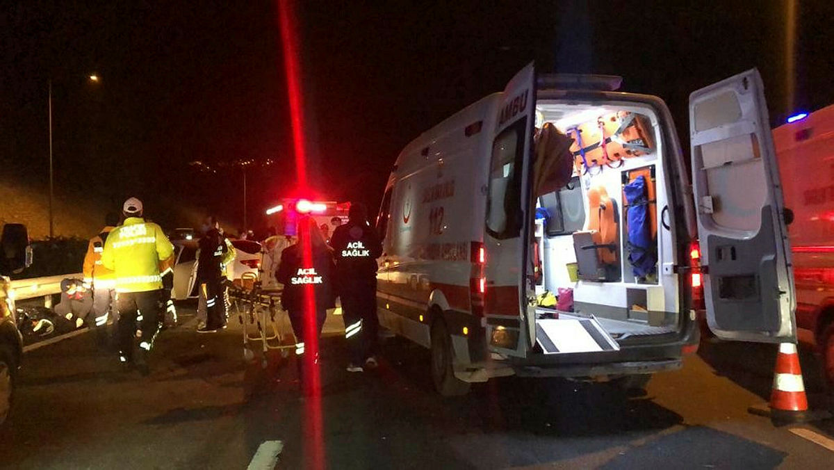Bursa Gemlikte feci kaza: 3 ölü, 4 yaralı