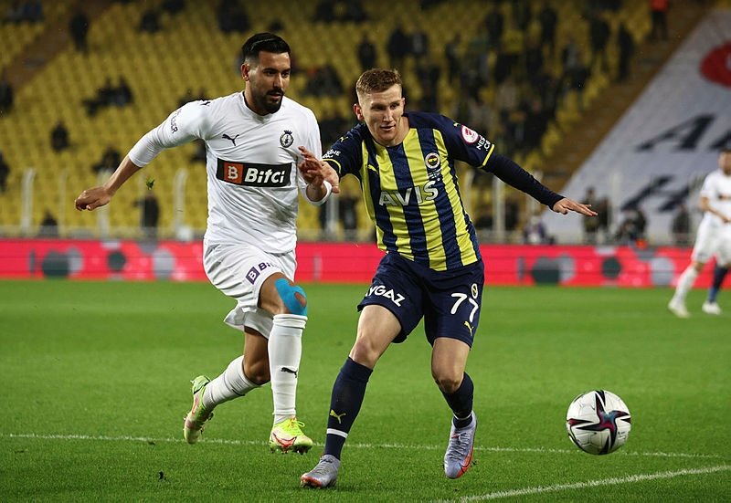 Fenerbahçenin büyük umutlarla transfer ettiği Burak Kapacak ilk maçına çıktı